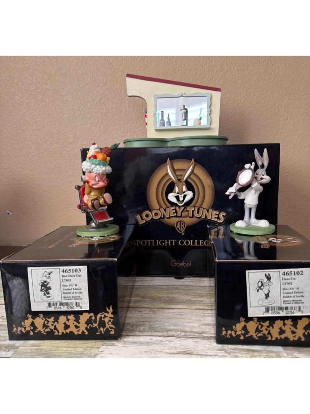 Goebel Looney Tunes Rabbit of Seville Bugs 3-Pc Barber Set w/FLAWS in Box - Picture 2 of 16